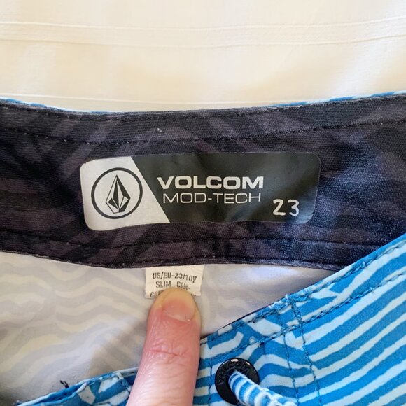 Volcom Board Shorts • 10 Years - Picture 5 of 5